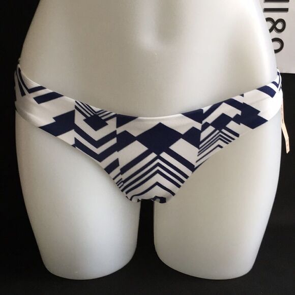 đVictoriaâsâSecret SwimââTHEâFABULOUSâ - Picture 4 of 8